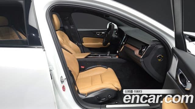 Volvo V60 Cross Country 2021 — ფოტო 11/20