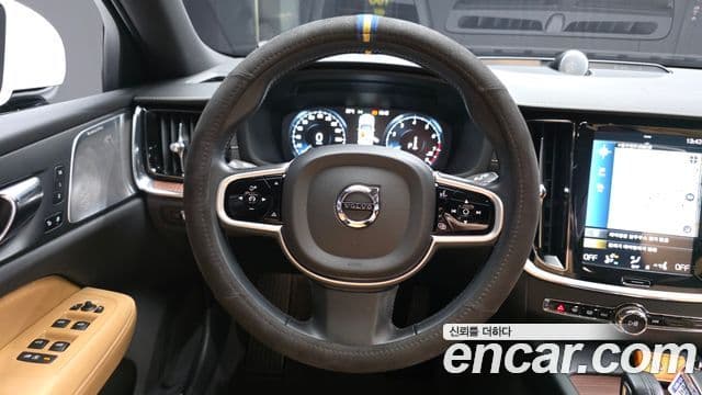 Volvo V60 Cross Country 2021 — ფოტო 13/20