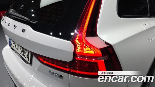 Volvo V60 Cross Country 2021 — Photo 16/31