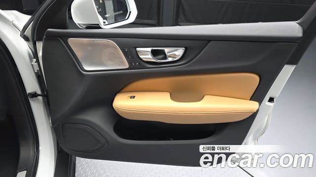 Volvo V60 Cross Country 2021 — Photo 18/31