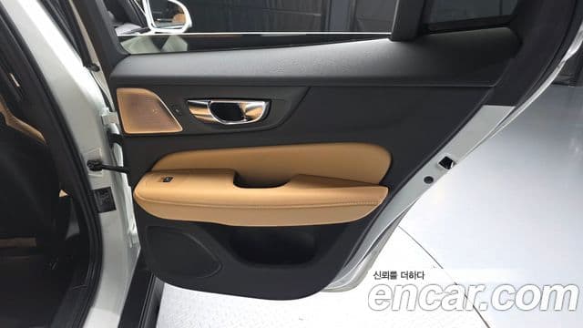 Volvo V60 Cross Country 2021 — Photo 6/31
