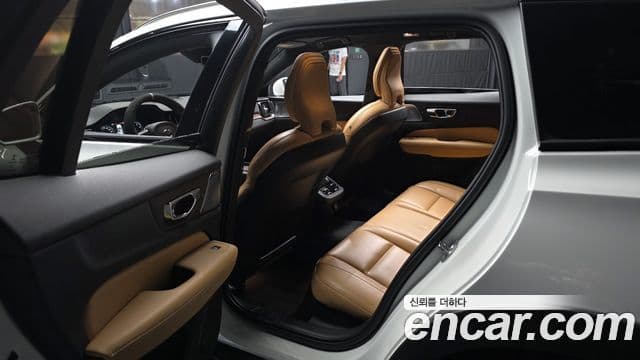 Volvo V60 Cross Country 2021 — Photo 25/31
