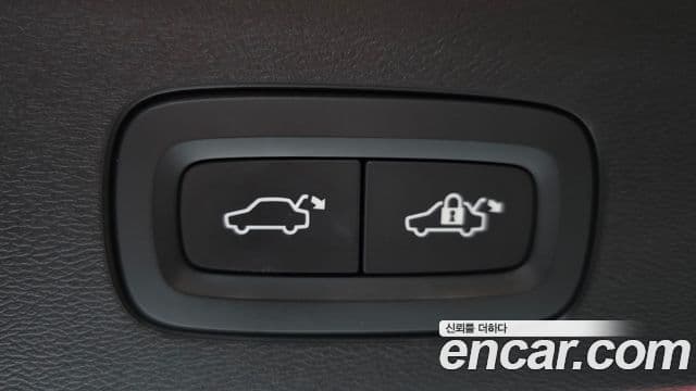 Volvo V60 Cross Country 2021 — Photo 28/31