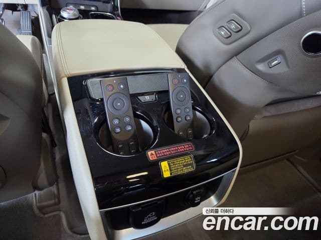 Kia Carnival 2021 — фото 5 из 14