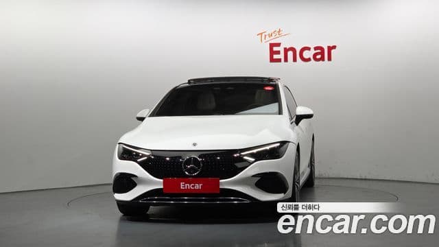Mercedes-Benz EQE 2023 — Photo 19/32