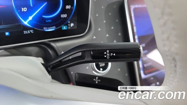 Mercedes-Benz EQE 2023 — Photo 18/32