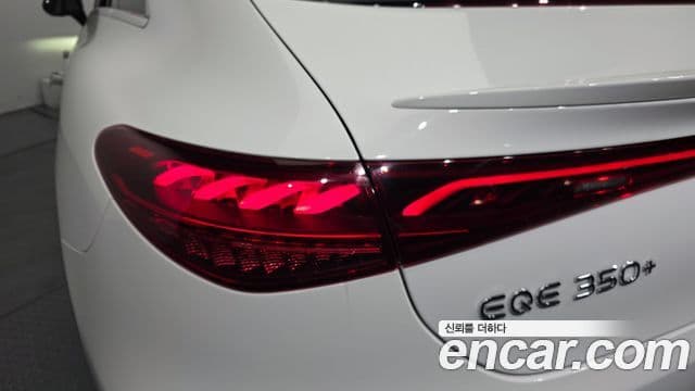 Mercedes-Benz EQE 2023 — Photo 13/32