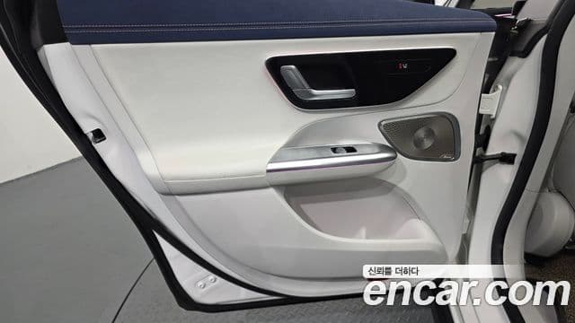 Mercedes-Benz EQE 2023 — Photo 6/32