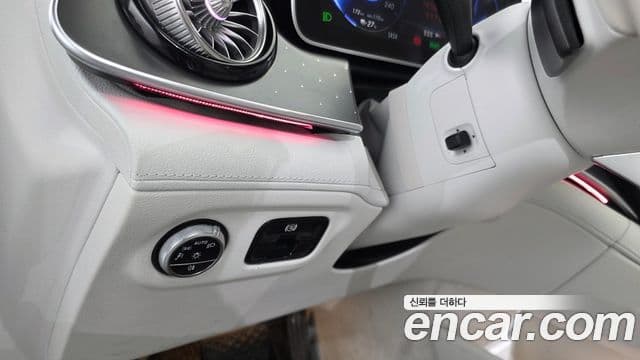 Mercedes-Benz EQE 2023 — Photo 15/32