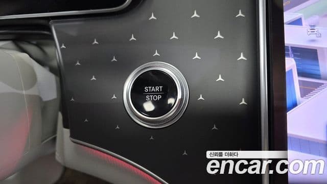 Mercedes-Benz EQE 2023 — Photo 24/32