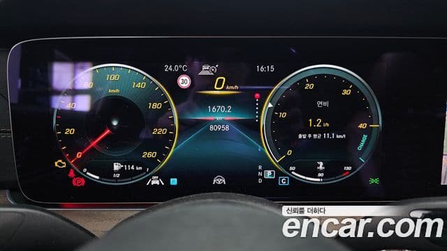 Mercedes-Benz E-Class 2021 — ფოტო 30/36