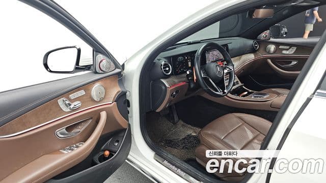 Mercedes-Benz E-Class 2021 — ფოტო 16/36