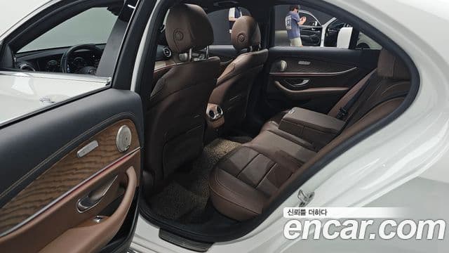 Mercedes-Benz E-Class 2021 — ფოტო 1/36