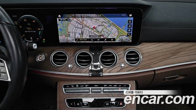 Mercedes-Benz E-Class 2021 — ფოტო 21/36