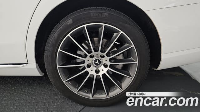 Mercedes-Benz E-Class 2021 — ფოტო 13/36