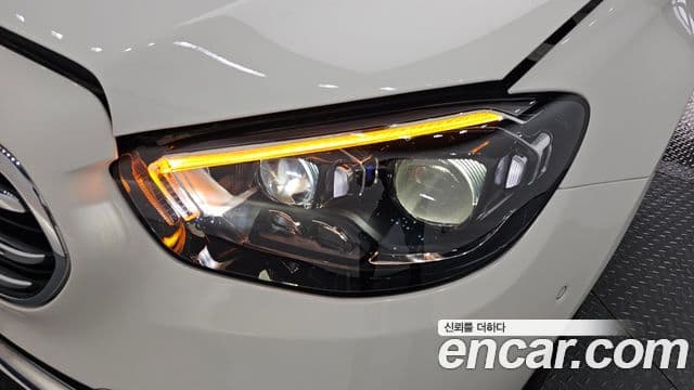 Mercedes-Benz E-Class 2021 — ფოტო 18/36