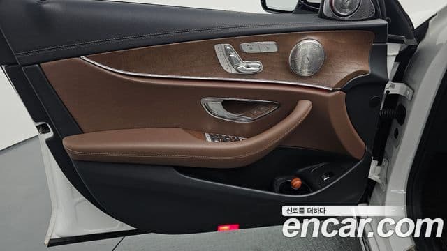 Mercedes-Benz E-Class 2021 — ფოტო 14/36