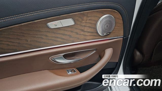 Mercedes-Benz E-Class 2021 — ფოტო 15/36