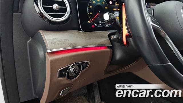 Mercedes-Benz E-Class 2021 — ფოტო 20/36