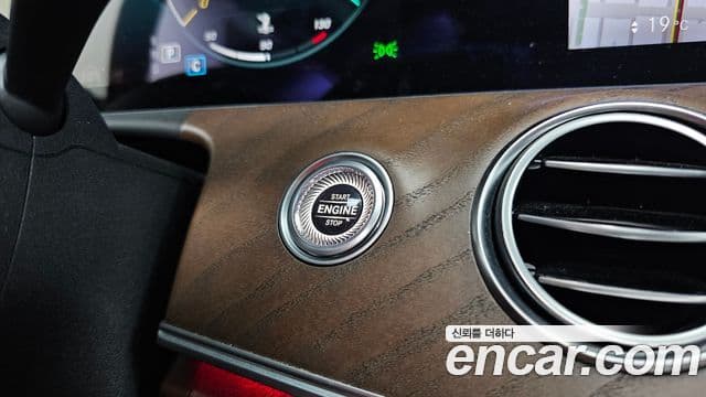 Mercedes-Benz E-Class 2021 — ფოტო 25/36