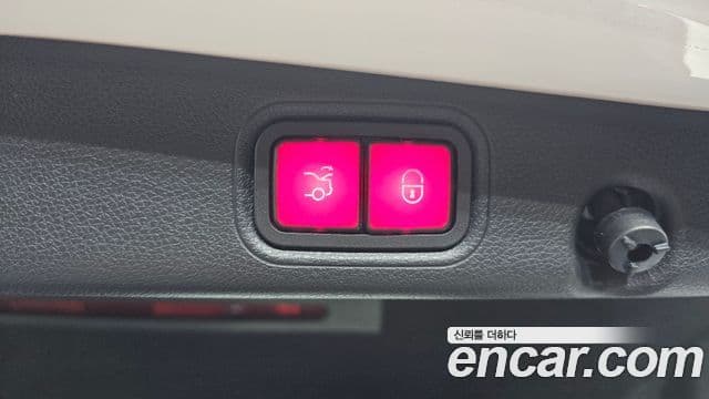 Mercedes-Benz E-Class 2021 — ფოტო 28/36