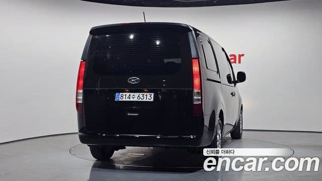 Hyundai Staria 2023 — Фото 4/20