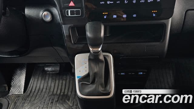 Hyundai Staria 2023 — Фото 9/20