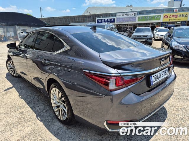 Lexus ES300h 2023 — Şəkil 8/20