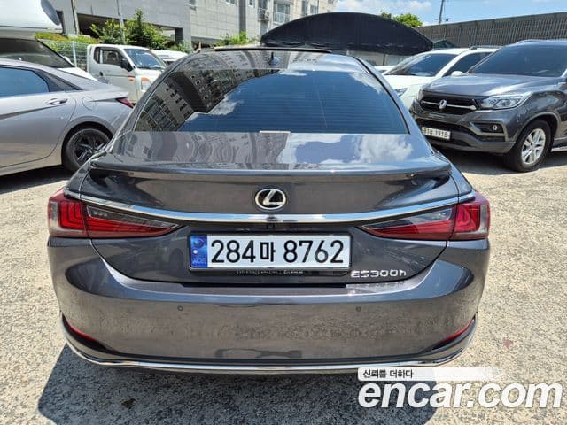 Lexus ES300h 2023 — Şəkil 15/20