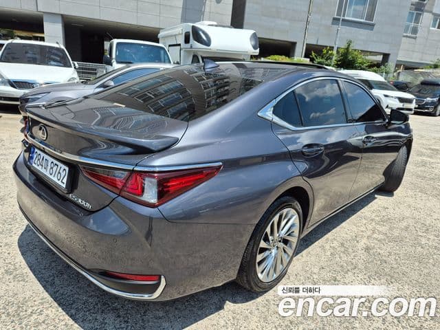 Lexus ES300h 2023 — Şəkil 12/20