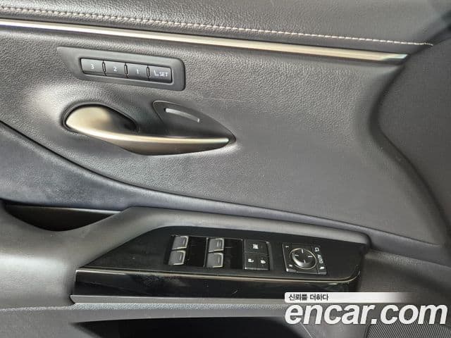 Lexus ES300h 2023 — Şəkil 19/20