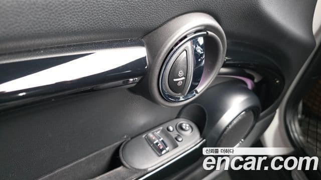 Mini Cooper Electric 2023 — ფოტო 2/38