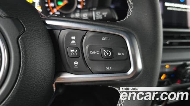 Jeep Wrangler 2025 — ფოტო 18/20
