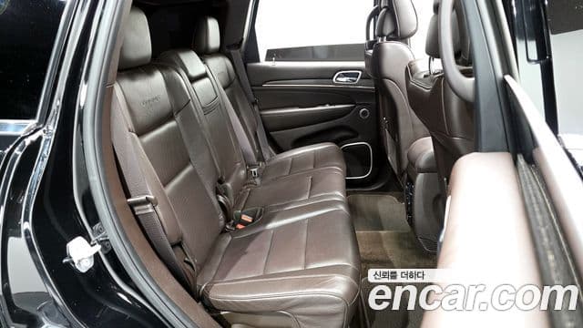 Jeep Grand Cherokee 2019 — Şəkil 12/20