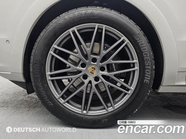Porsche Cayenne 2024 — ფოტო 4/20