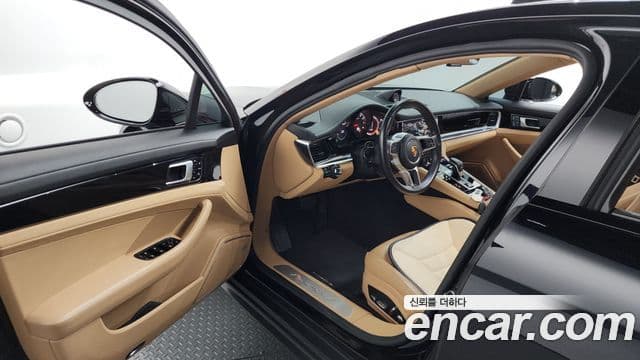 Porsche Panamera 2018 — Фото 10/20