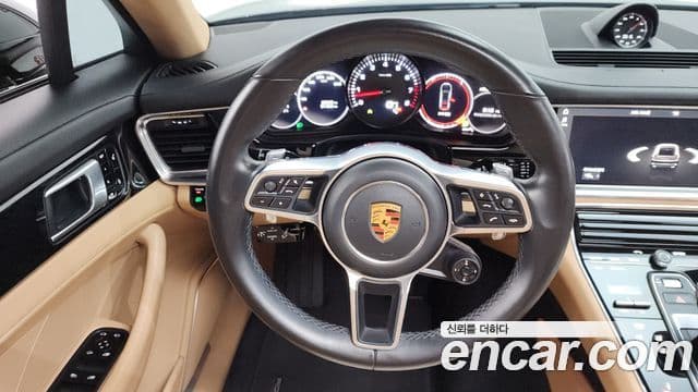 Porsche Panamera 2018 — Фото 13/20