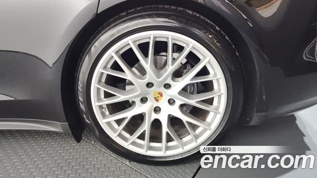 Porsche Panamera 2018 — Photo 32/36