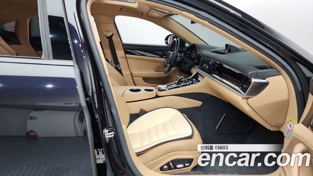 Porsche Panamera 2018 — Photo 33/36