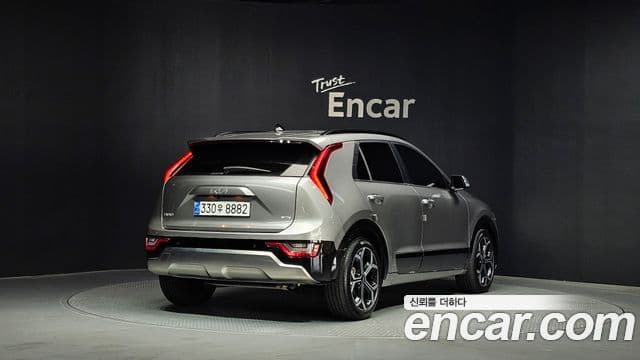 Kia Niro 2022 — Фото 1/20