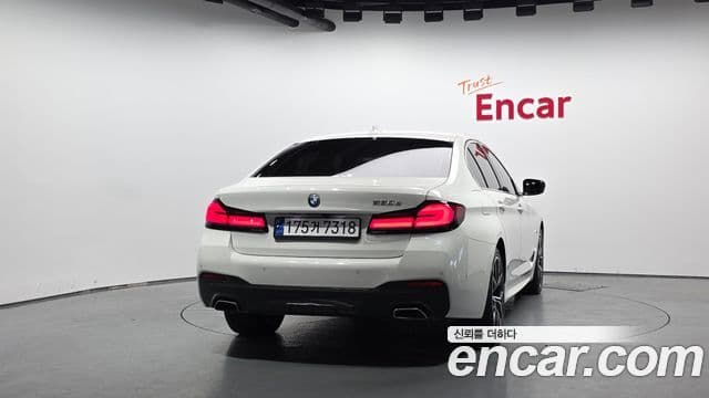 BMW 5 Series 2023 — ფოტო 4/20