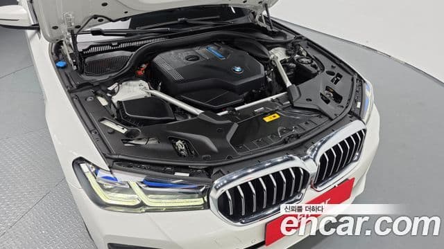 BMW 5 Series 2023 — ფოტო 6/20