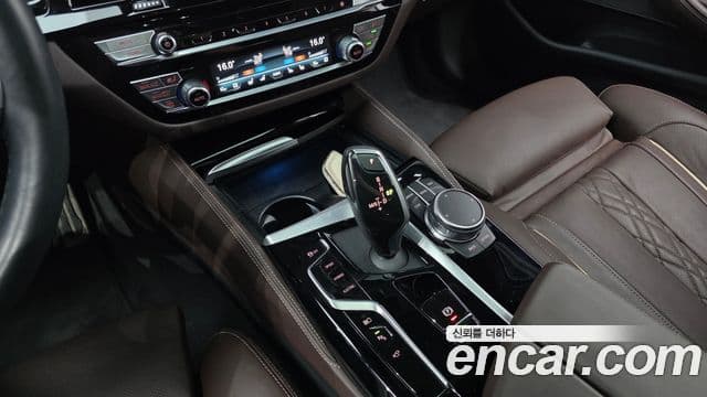 BMW 5 Series 2023 — ფოტო 9/20