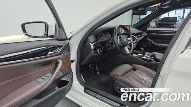BMW 5 Series 2023 — ფოტო 10/20