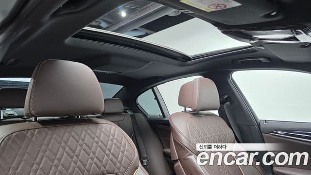 BMW 5 Series 2023 — ფოტო 13/20