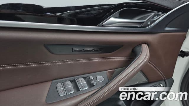 BMW 5 Series 2023 — ფოტო 14/20