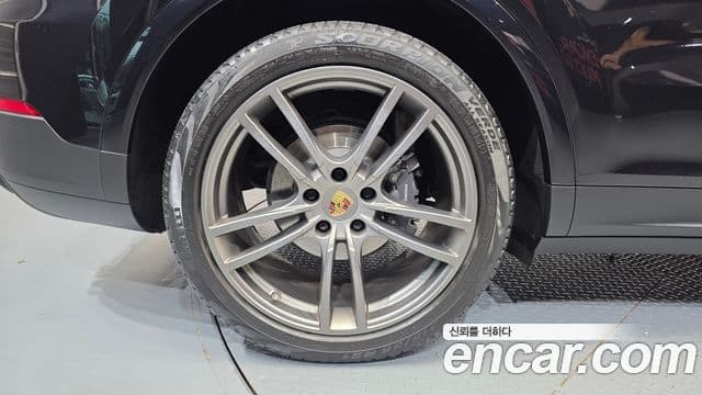 Porsche Cayenne 2019 — Photo 14/32