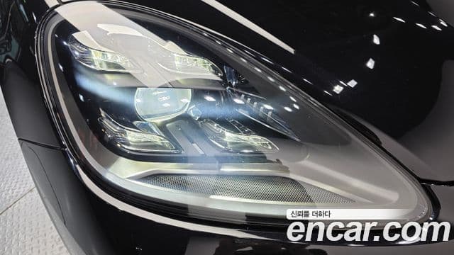 Porsche Cayenne 2019 — Photo 2/32