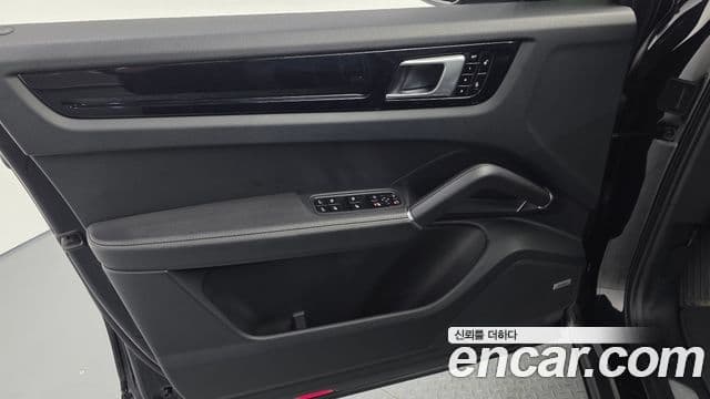 Porsche Cayenne 2019 — Photo 15/32