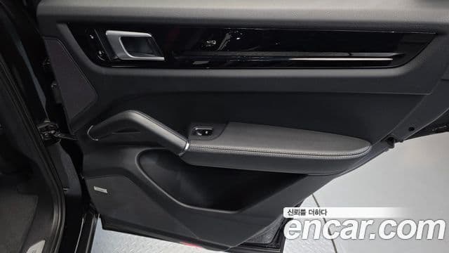 Porsche Cayenne 2019 — Photo 22/32